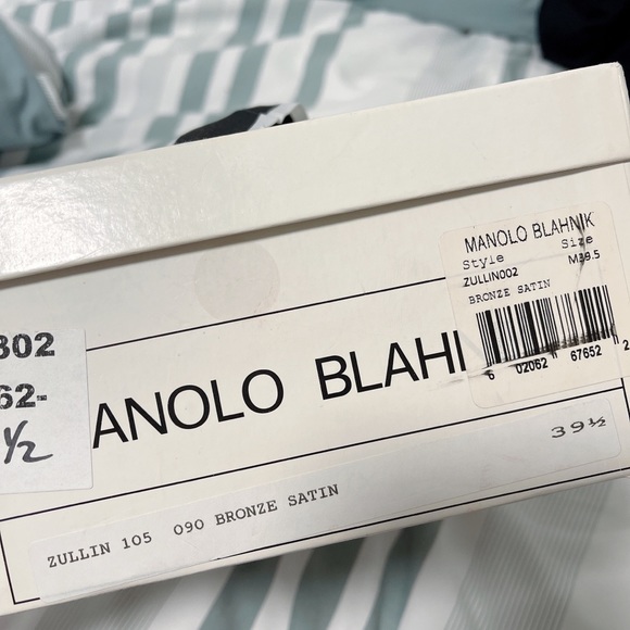 AUTHENTIC Manolo Blahnik Zullin Jewel-cuff Satin Pumps - Picture 4 of 6